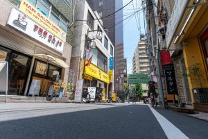 AMs 701 Ikebukuro 5 min Shinjuku Station 13 min Shibuya Station 19 min