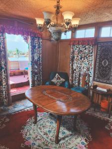 argonaut group of houseboats