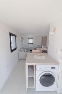 Check and Home - Lamadrid - 4 Huéspedes a Estrenar con Amplia Terraza y Pileta