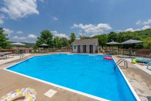 2BR Penthouse - Near SDC - Pool - Free Tickets Included - Stairs Required - GF17-5