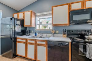 2BR Penthouse - Near SDC - Pool - Free Tickets Included - Stairs Required - GF17-5