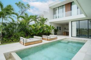 Brandnew 4BR Luxury Estate next to Beach & views