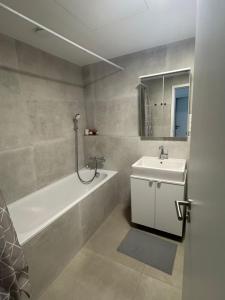 Sky park by Zaha Hadid- modern stay with Garage