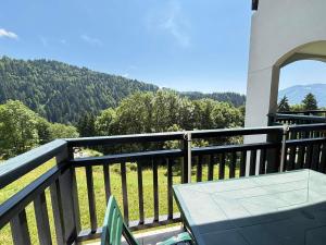 Appartement avec balcon au calme et vue sur montagne, parking privé - FR-1-505-101