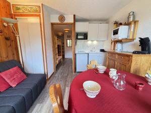 Appartement calme sud avec vue sur Mont Charvin, parking privé - FR-1-505-101