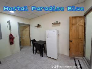 Hostal Paradise blue