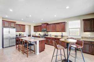 Spacious Modern Retreat in Palm Desert!