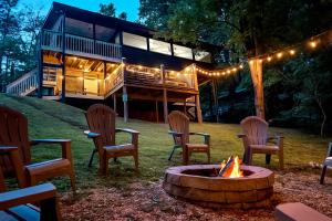 Serene Modern Cabin with Hot Tub, Games, Fire Pit