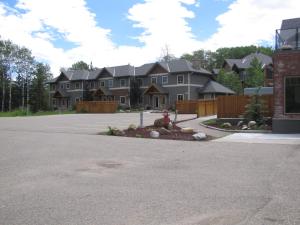 Elkwater Lake Lodge and Resort