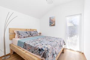 House with Pool - Ratisevina