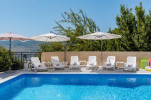 House with Pool - Ratisevina - Ubytování bez kategorie ve městě Herceg Novi