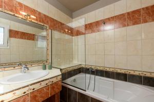 Louloudis Apartments Complex