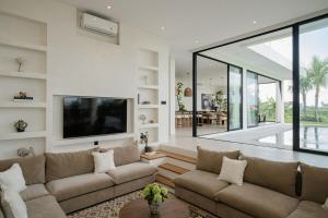 Panoramic 4BR Villa 500m to Ocean & Scenic Views