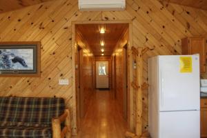 Cabin 5 - Modern Cabin with AC and lake views Fully handicap accessible
