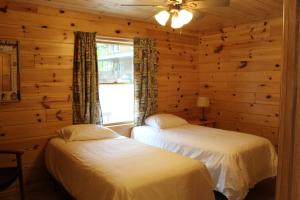 Cabin 5 - Modern Cabin with AC and lake views Fully handicap accessible