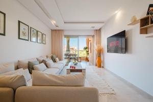 3 Bedroom Apartment with Pool View Prestigia