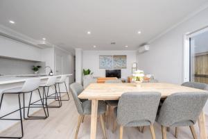 Modeina Modern Brand New 4BR Home