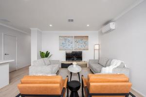 Modeina Modern Brand New 4BR Home