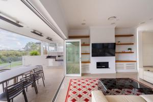 Luxury Waterfront Retreat