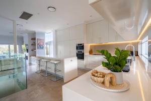 Luxury Waterfront Retreat