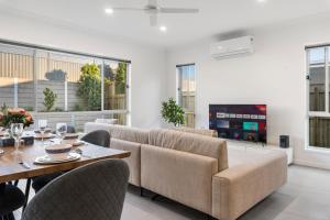 Relax Ready 4BR Near Bayside and Shops Workspace