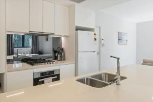 2BR Apartment with Balcony Easy Access to Everywhere