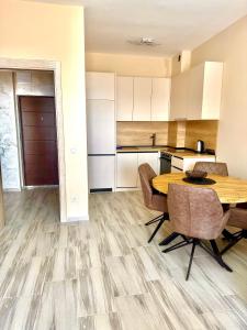 Sunny Hills Apartment