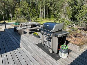 Villa Mustikka - Modern Log Villa on a Waterfront Estate