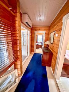 Villa Mustikka - Modern Log Villa on a Waterfront Estate