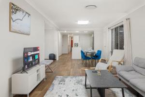 Cosy 4BR Home with Yard in Peaceful Keperra