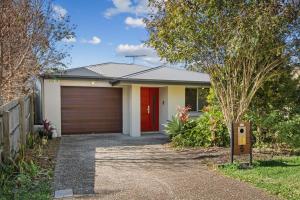 Cosy 4BR Home with Yard in Peaceful Keperra