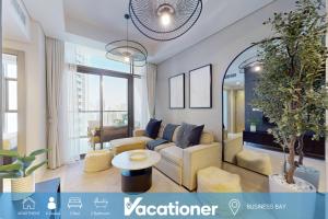 Vacationer Holiday Homes I Luxury 2 Bed Apartment I Business Bay close to Dubai Canal