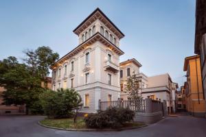 10 Manzoni Aparthotel