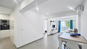 Modern Central Apartment - South Costa, Nerja