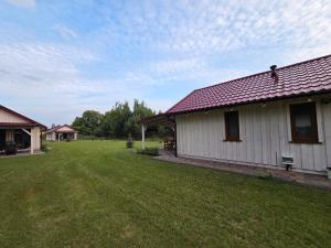 Domki Letniskowe Między Jeziorami w Lipnicy