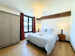 LIconic - By BEST KEYS - Vue Exceptionnelle Cathédrale - Terrasse Privée- Prestige en Plein Cœur de Ville - Tout à Pied - Standing Charme & Calme - Check-in Autonome - Internet WiFi Fibre offert - Smart TV - Machine à Café Nespresso