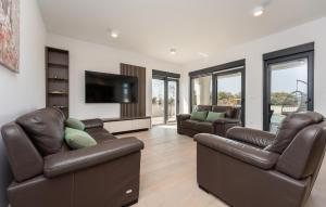 Cozy Home In Turanj With Sauna 