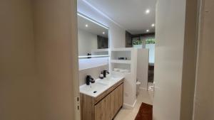 Maisons de vacances Maison elegante & jardin prive : photos des chambres