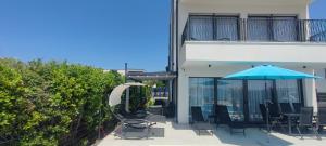 Beachfront Villa Sol&Mar with heated pool and jacuzzi