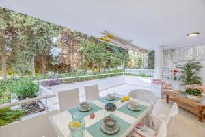 Modern Apartment in Marbella with Shared Pool