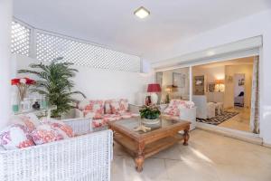 Modern Apartment in Marbella with Shared Pool