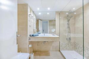 Modern Apartment in Marbella with Shared Pool