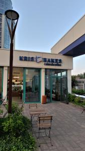 Рядом пляж Золотой берег