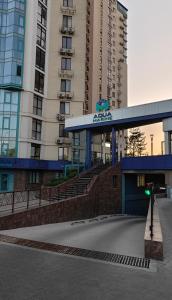 Рядом пляж Золотой берег