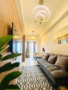 Stunning Suite with Balcony near MOA