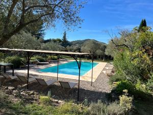 Villas Tres Elegant Mas Provencal : Villa avec Piscine Privée