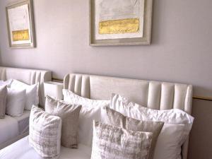 GRANDE SIGNATURE with a direct Burj Khalifa view and Private Fountain Show at high floor with DXB AIRPORT VIP Shuttle option for 8 guests