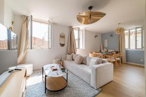 Raffinement Romain Cœur de Nimes Lumineux