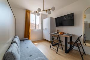 Golden Studio - View & Provençal Charm