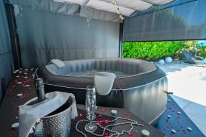 Charming Villa Dory with heated Pool&Whirlpool